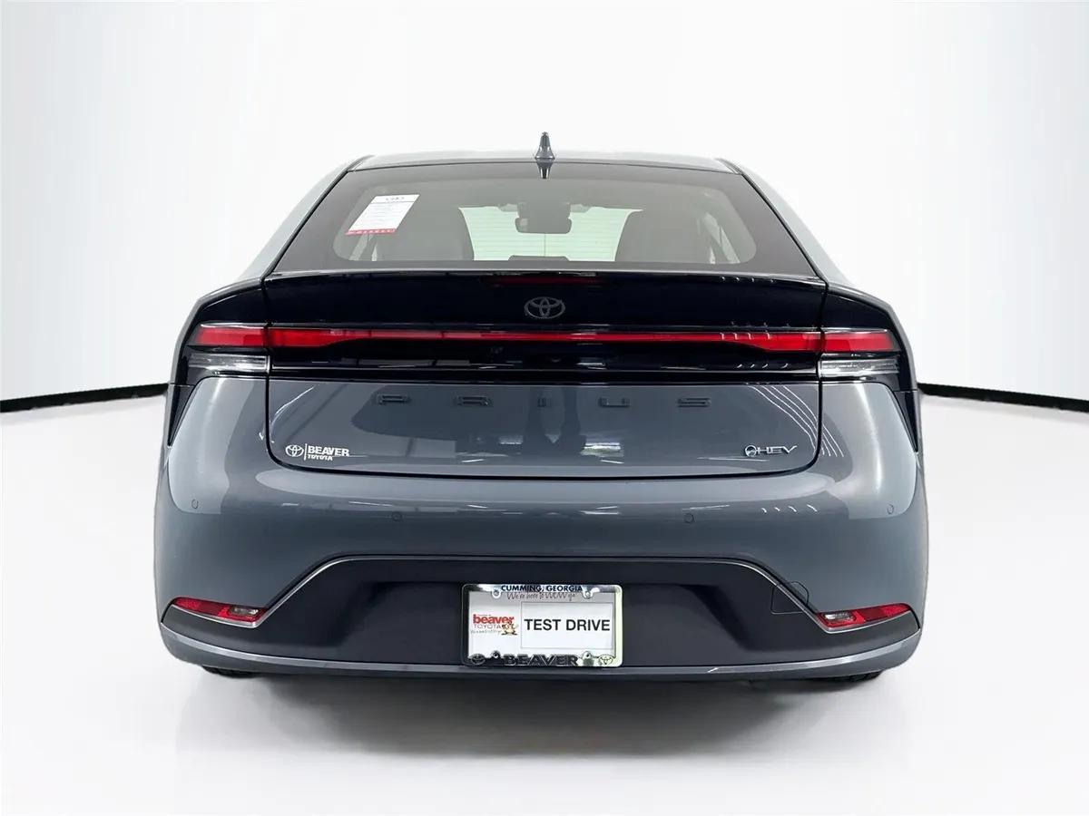 2023 Toyota Prius XLE thumbnail 11
