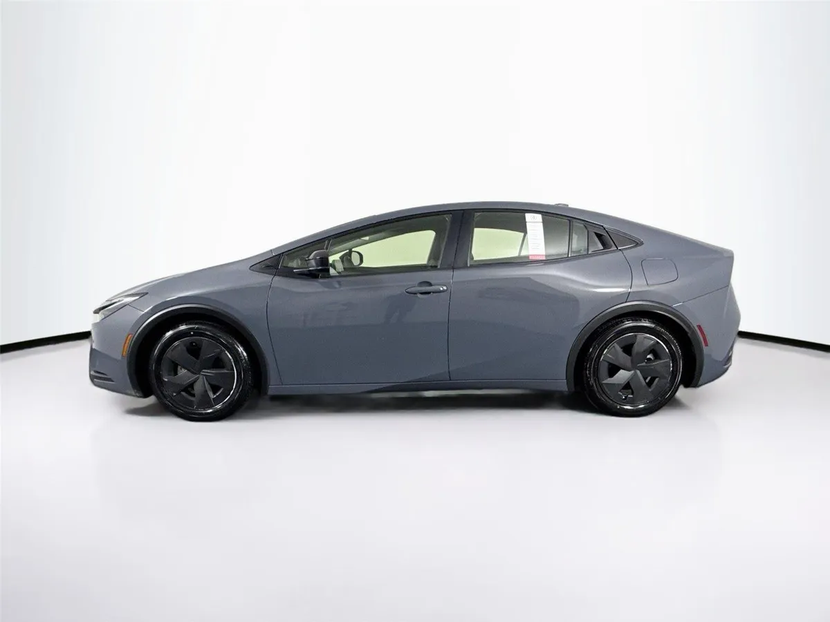 2023 Toyota Prius XLE thumbnail 13
