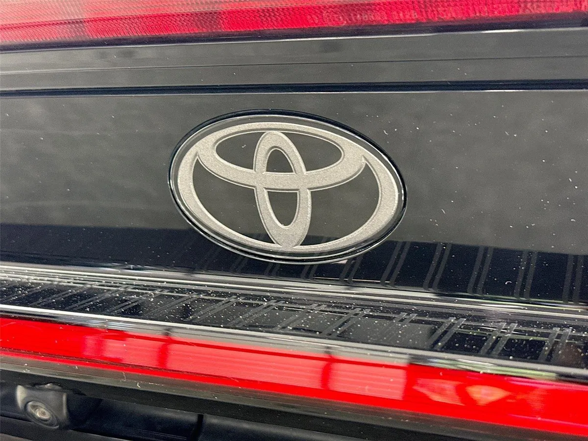 2023 Toyota Prius XLE thumbnail 14