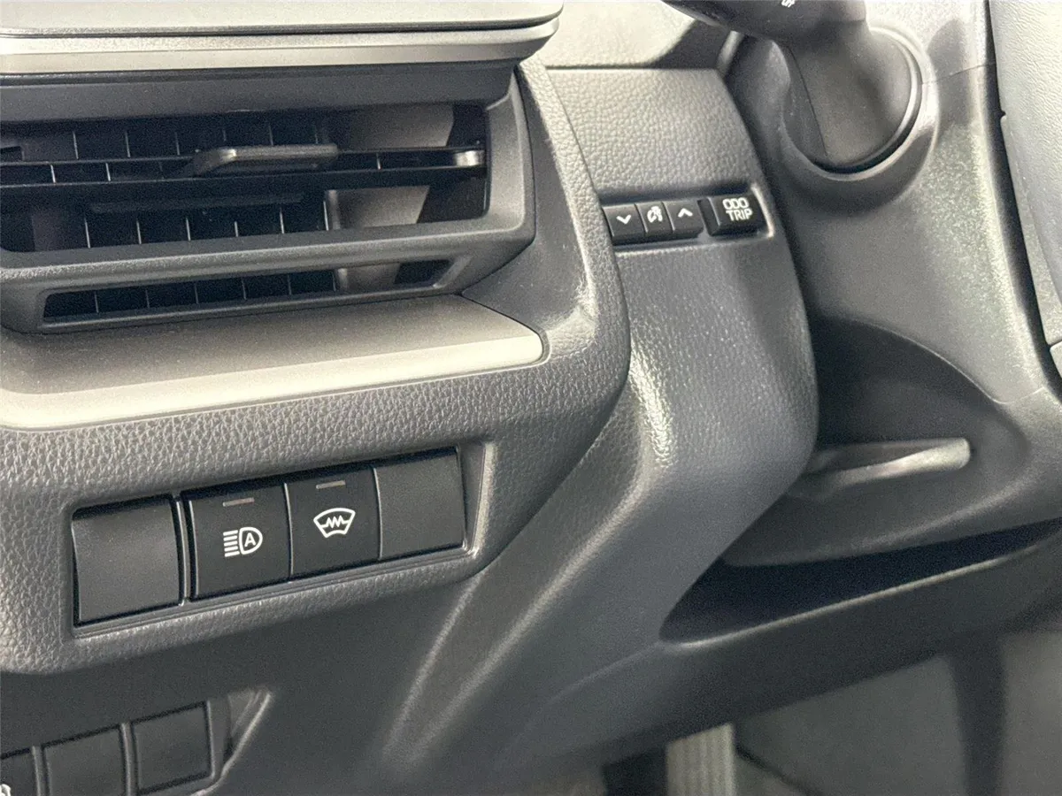 2023 Toyota Prius XLE thumbnail 15