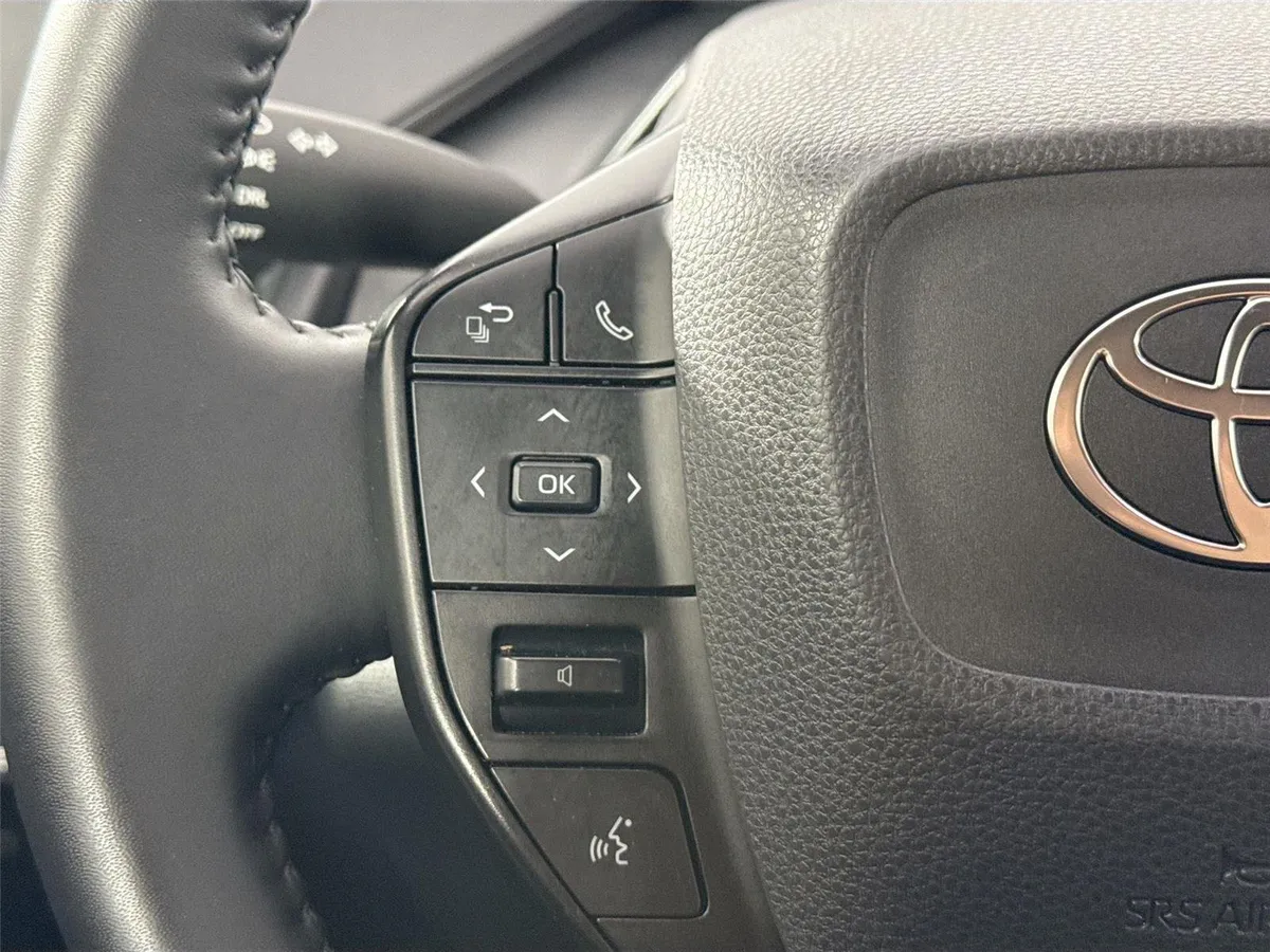 2023 Toyota Prius XLE thumbnail 17