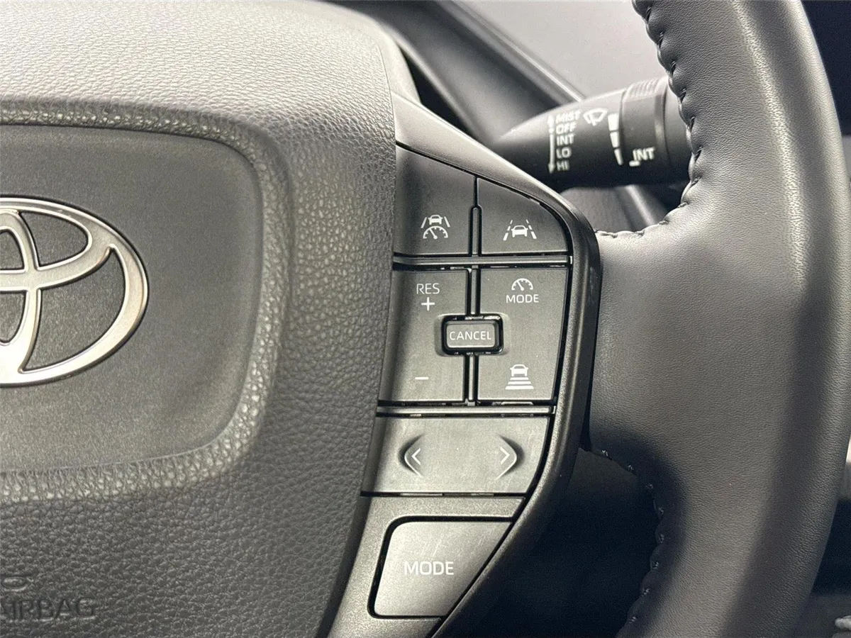 2023 Toyota Prius XLE thumbnail 18