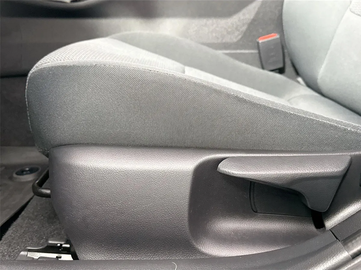 2023 Toyota Prius XLE thumbnail 27