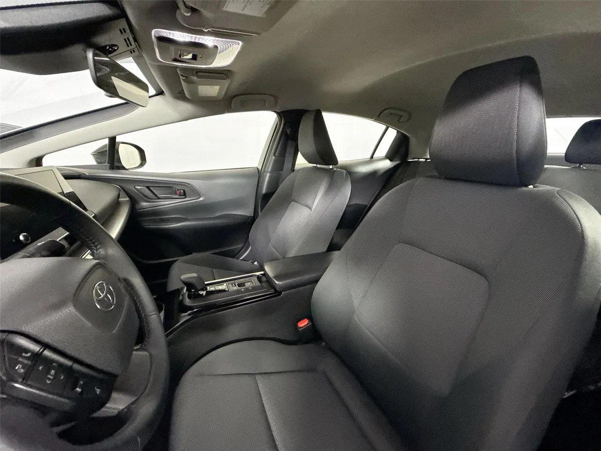 2023 Toyota Prius XLE thumbnail 3