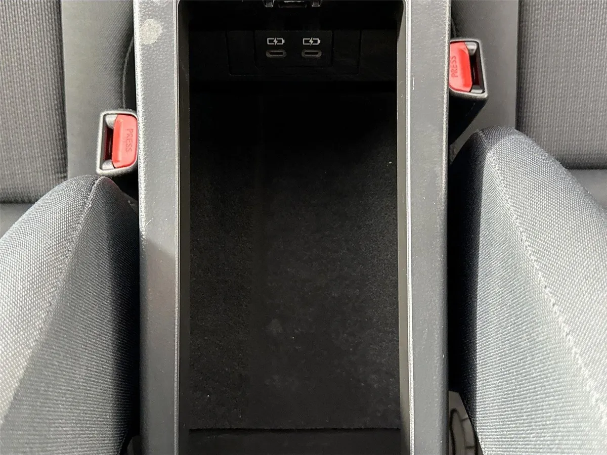 2023 Toyota Prius XLE thumbnail 31