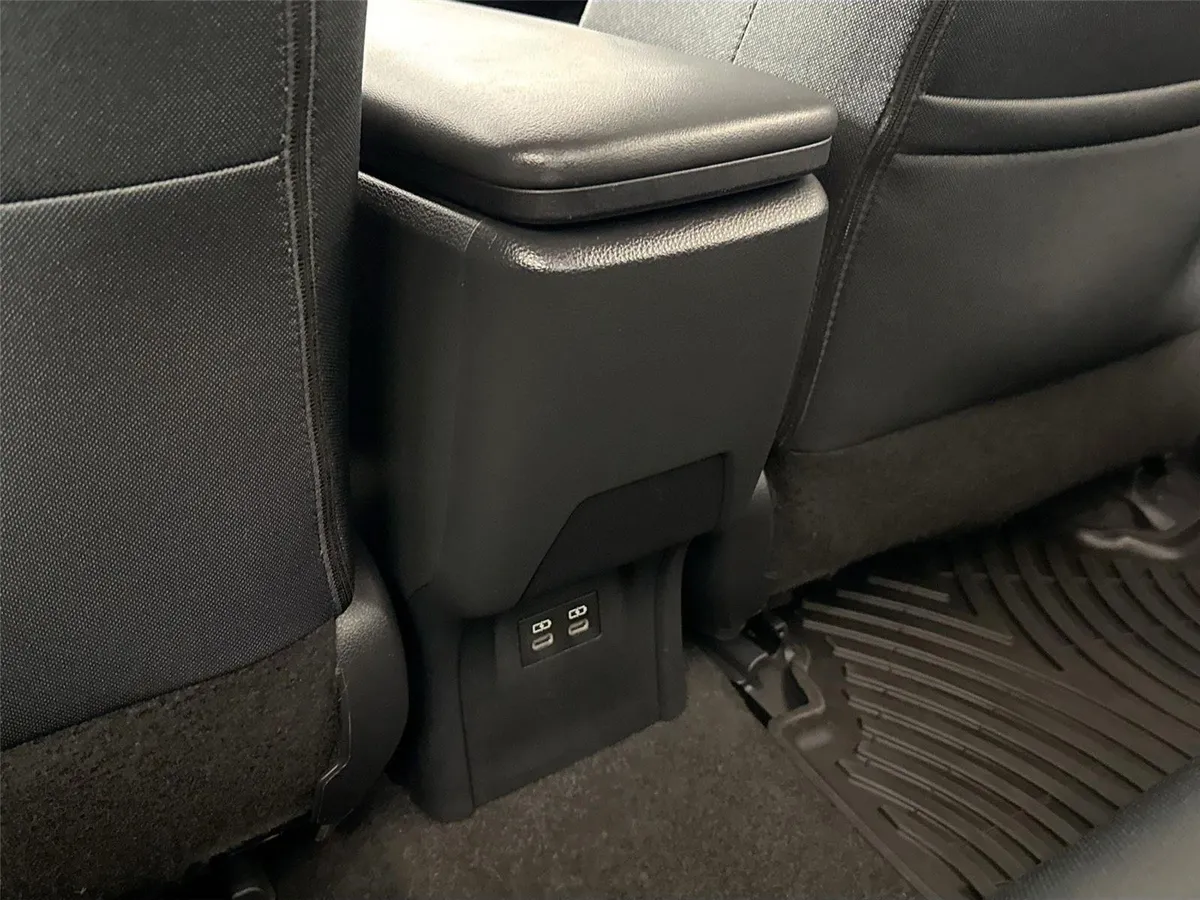 2023 Toyota Prius XLE thumbnail 33