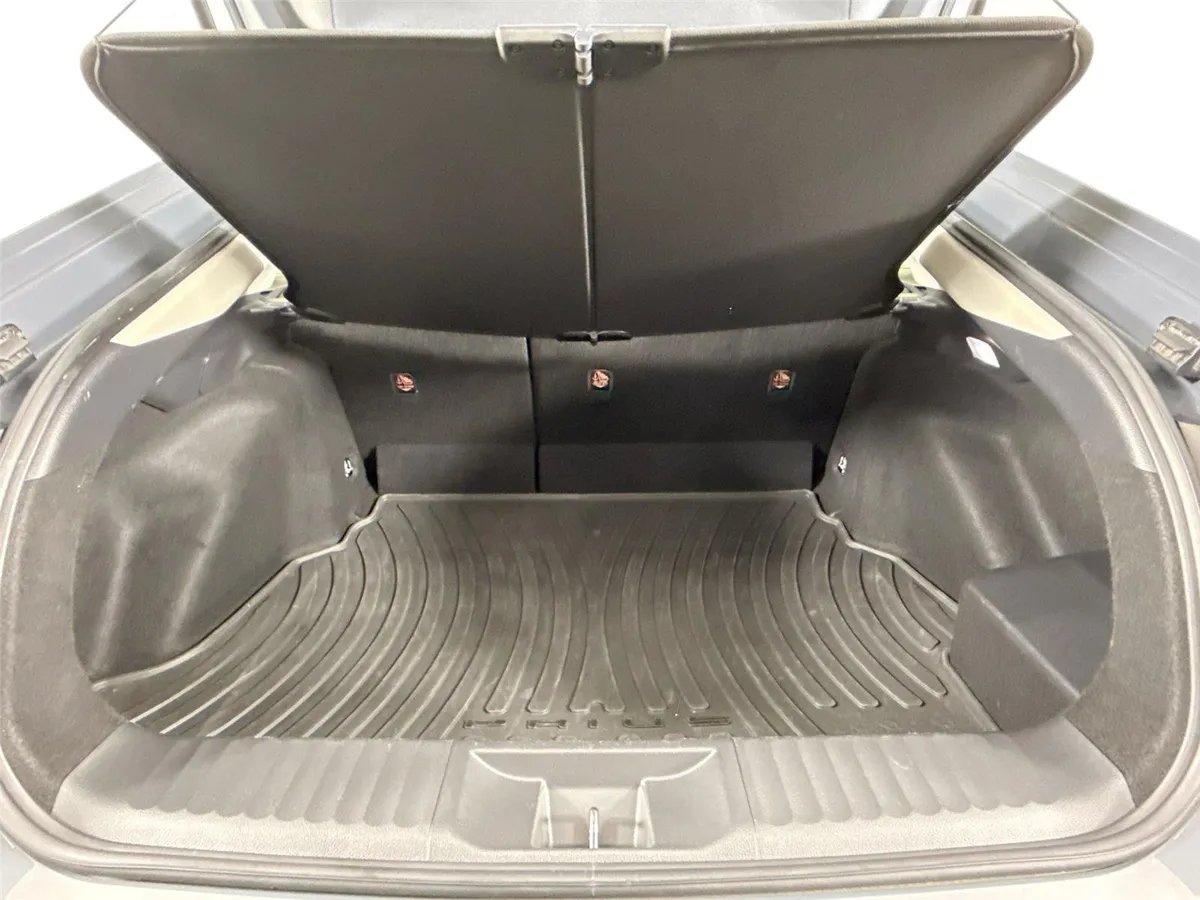 2023 Toyota Prius XLE thumbnail 35