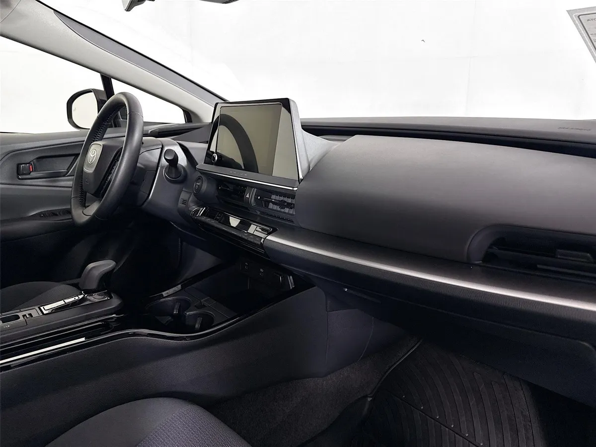 2023 Toyota Prius XLE thumbnail 38