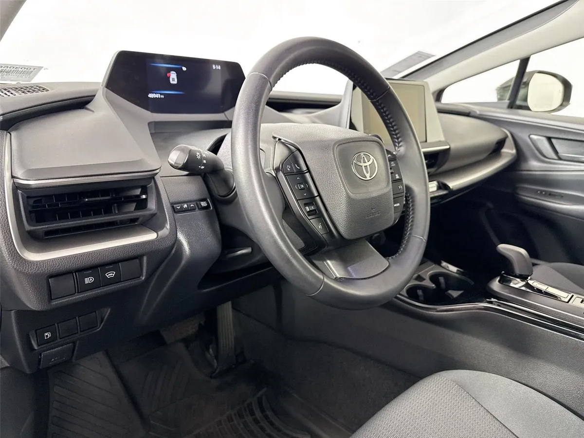 2023 Toyota Prius XLE thumbnail 4