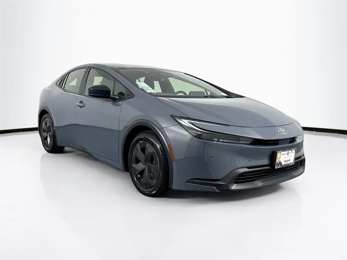 2023 Toyota Prius XLE thumbnail 9