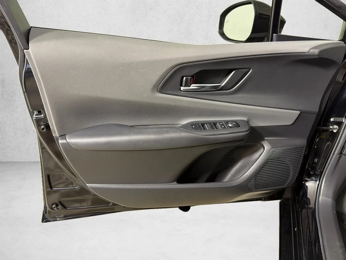 2023 Toyota Prius XLE thumbnail 10