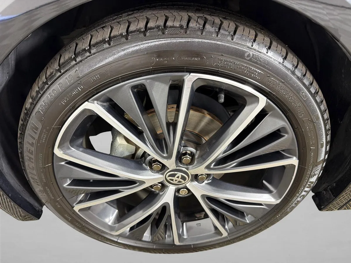 2023 Toyota Prius XLE thumbnail 11