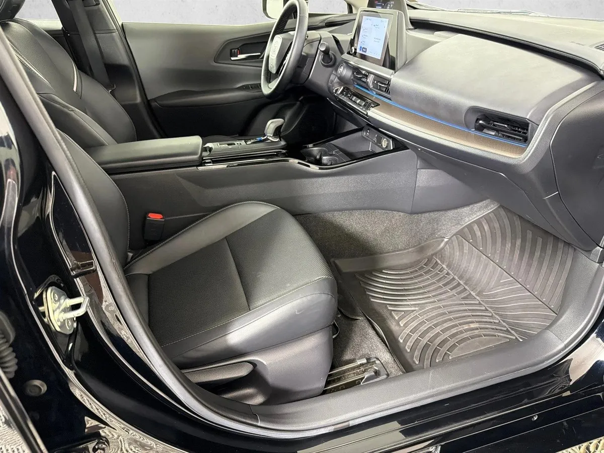 2023 Toyota Prius XLE thumbnail 13