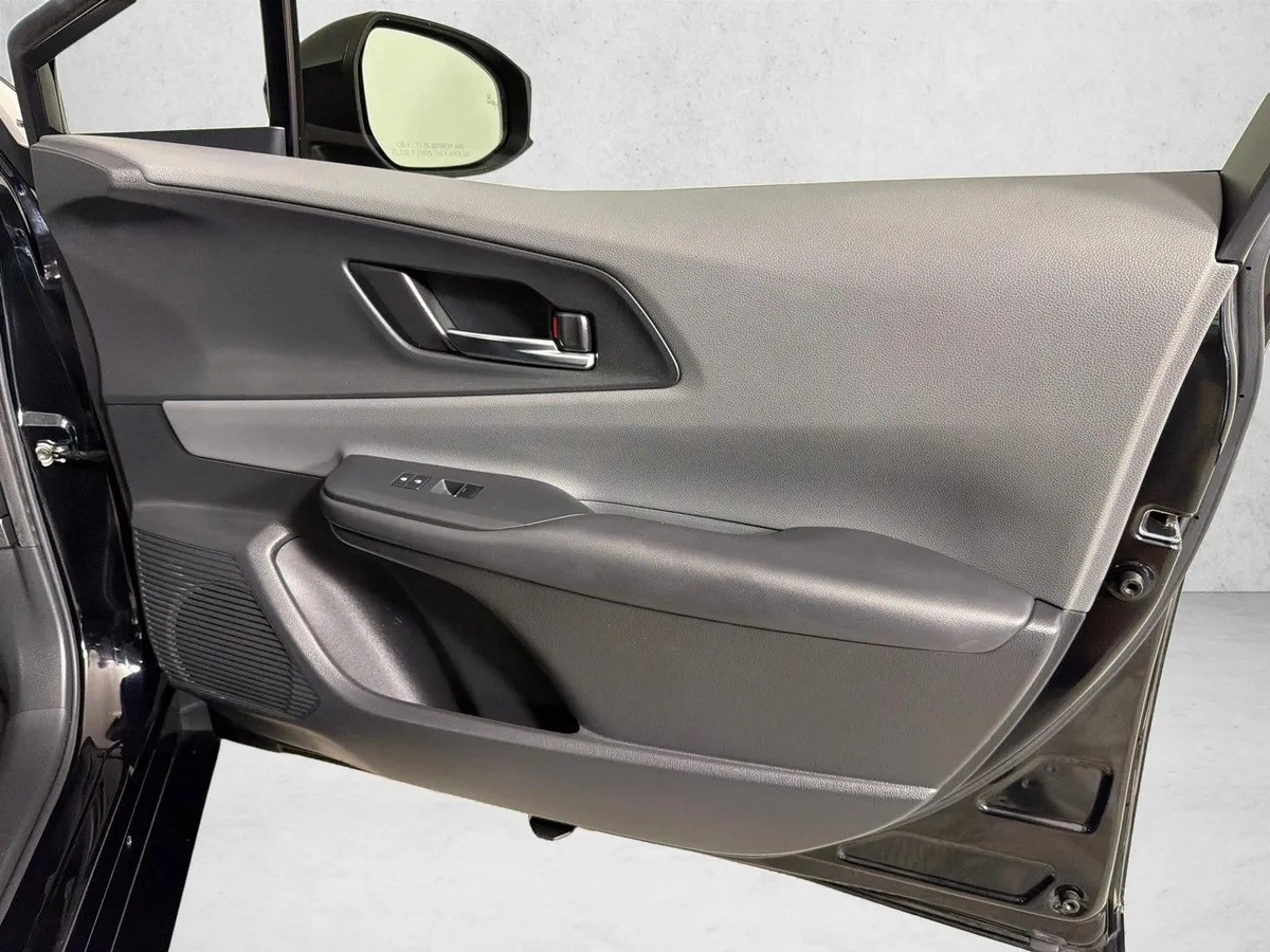 2023 Toyota Prius XLE thumbnail 14