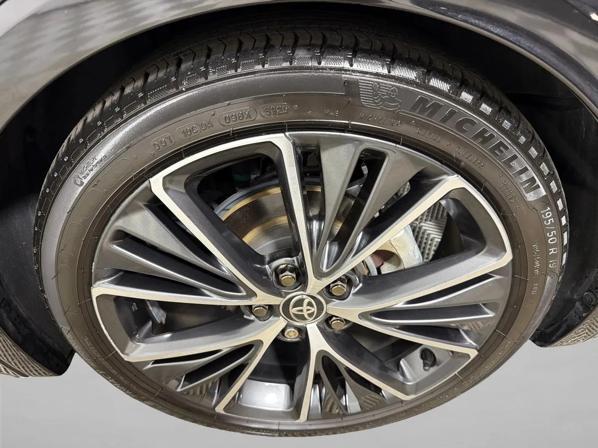 2023 Toyota Prius XLE thumbnail 19