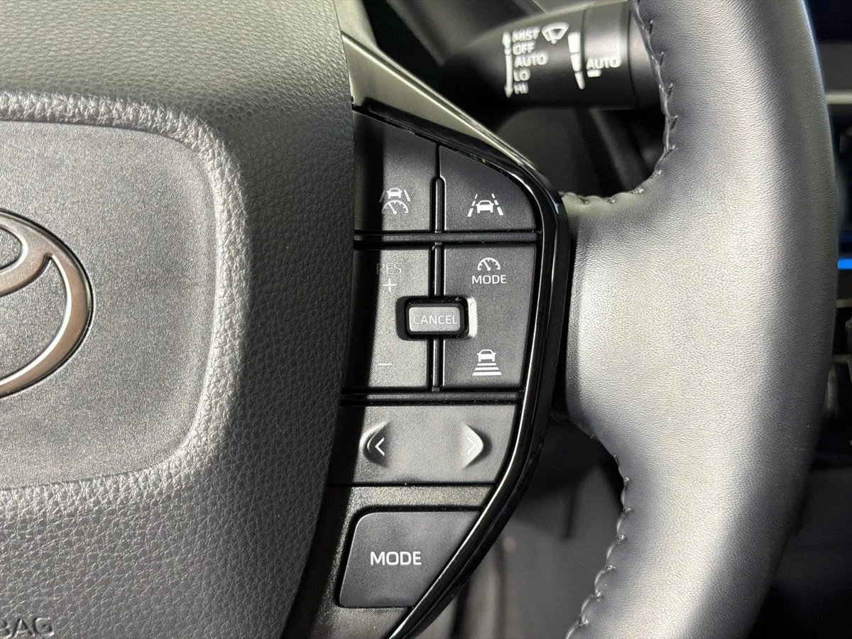 2023 Toyota Prius XLE thumbnail 25