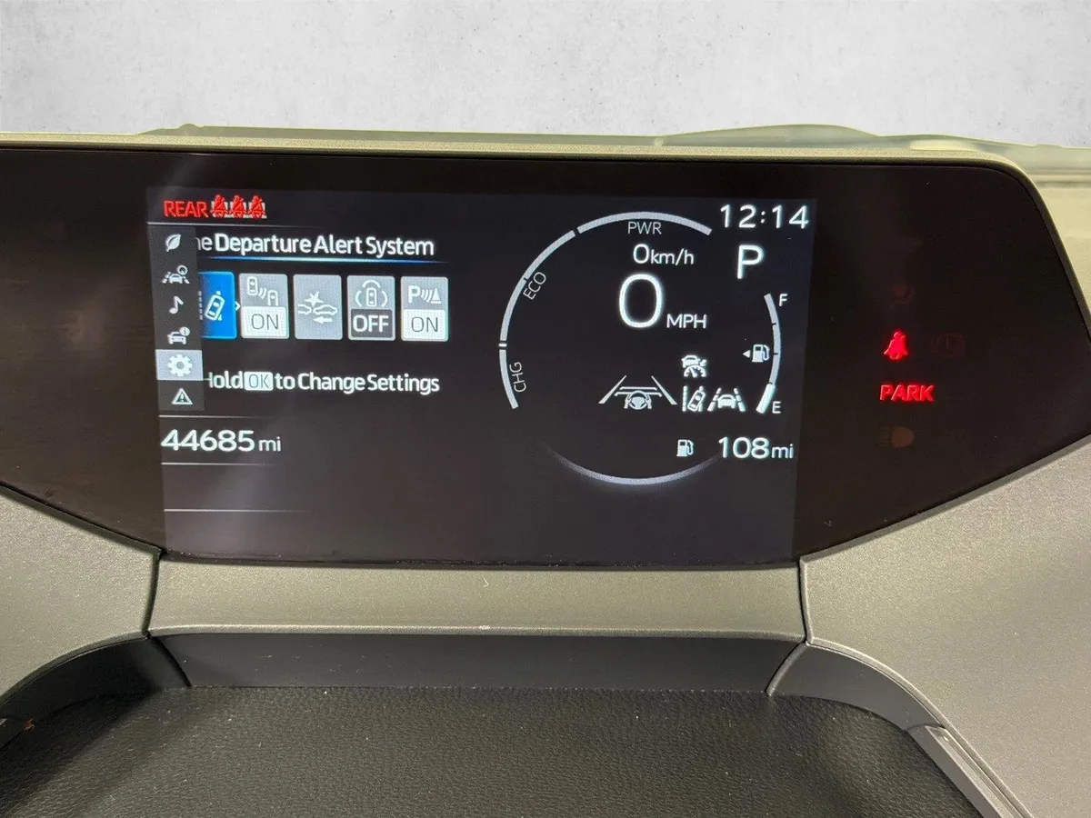 2023 Toyota Prius XLE thumbnail 26