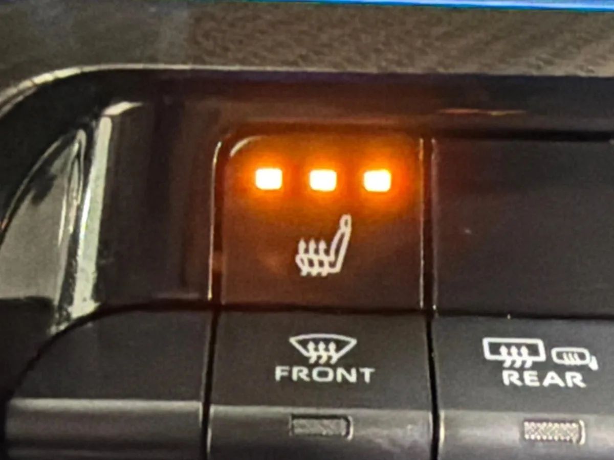 2023 Toyota Prius XLE thumbnail 30