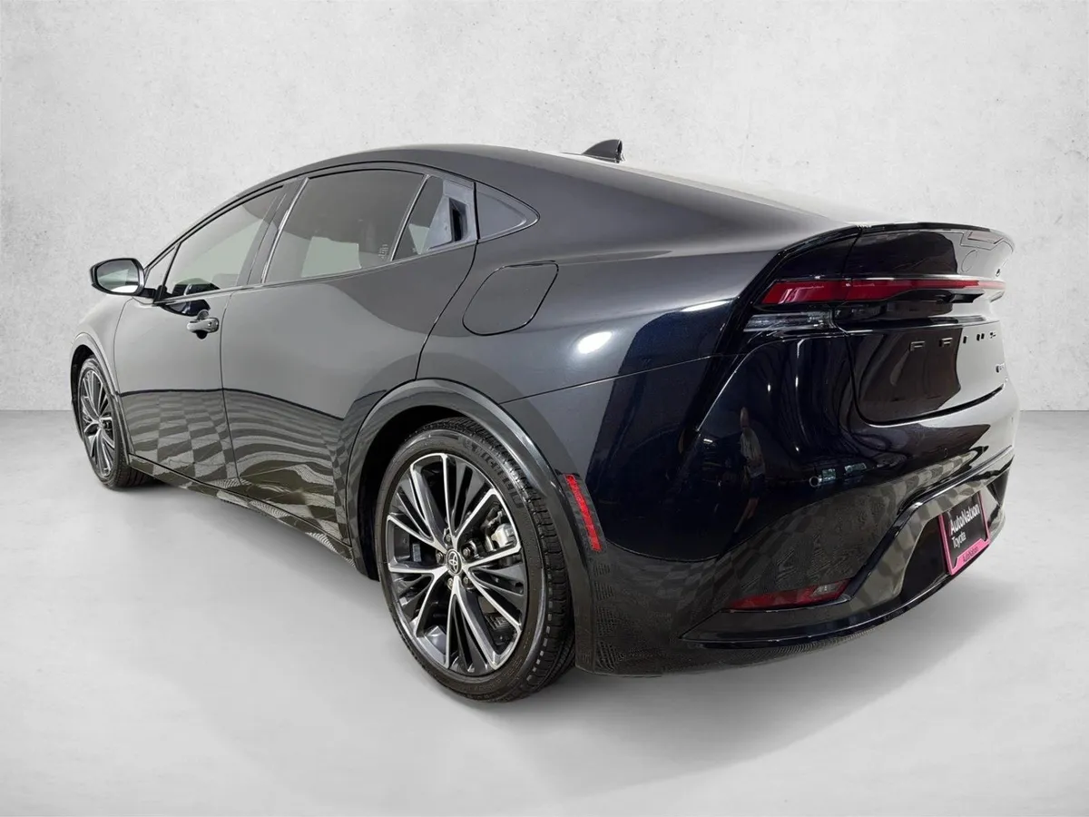 2023 Toyota Prius XLE thumbnail 5