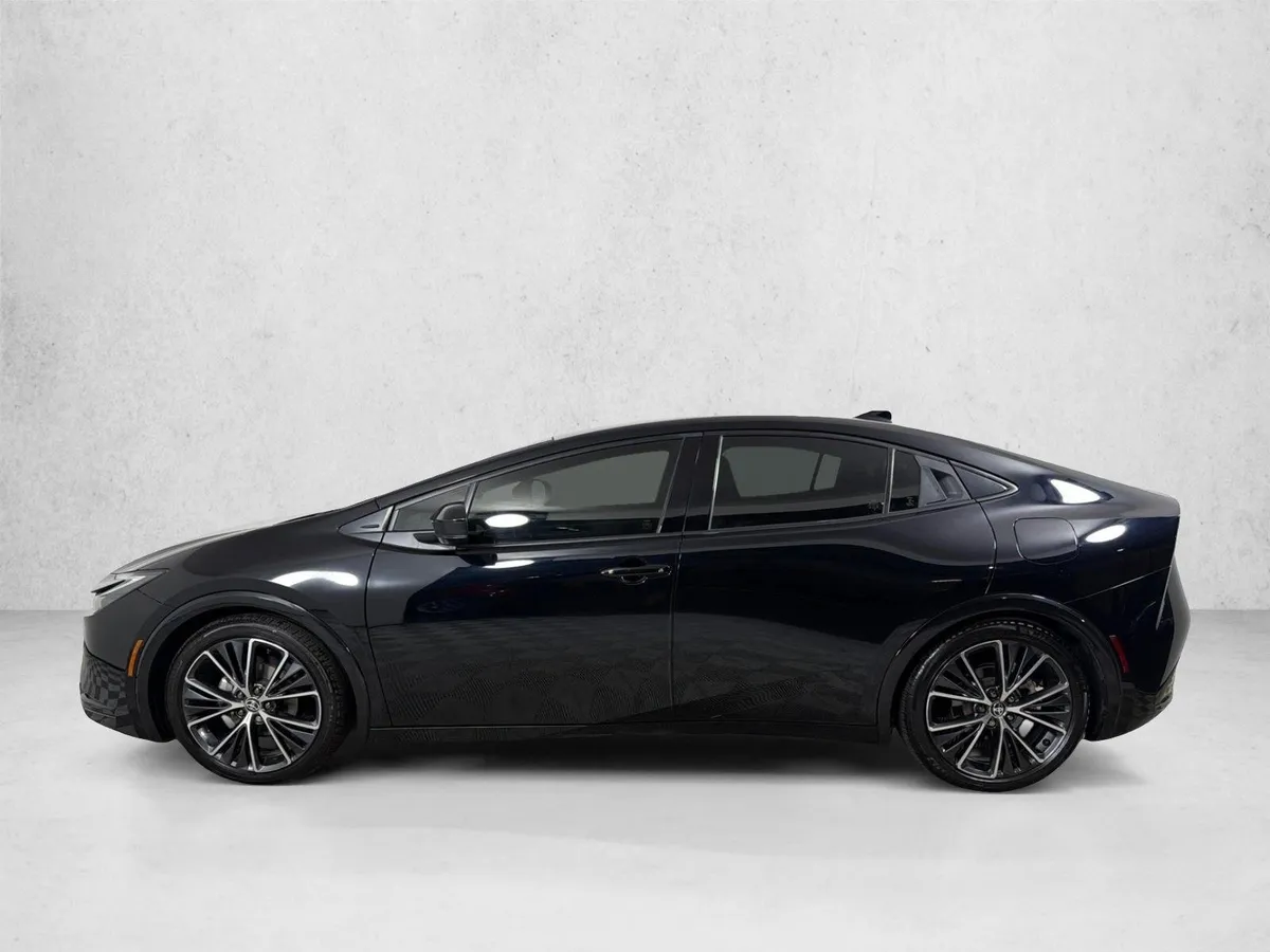 2023 Toyota Prius XLE thumbnail 6