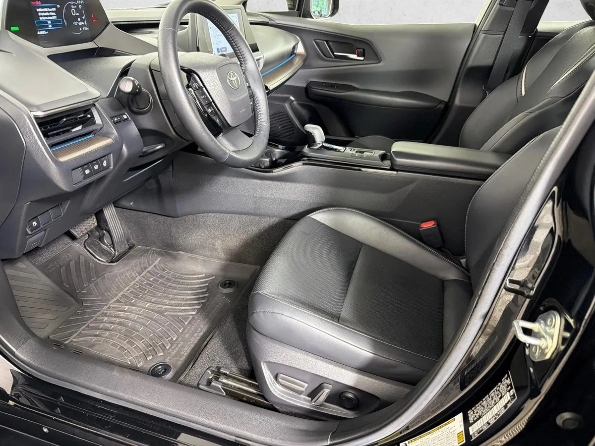 2023 Toyota Prius XLE thumbnail 9