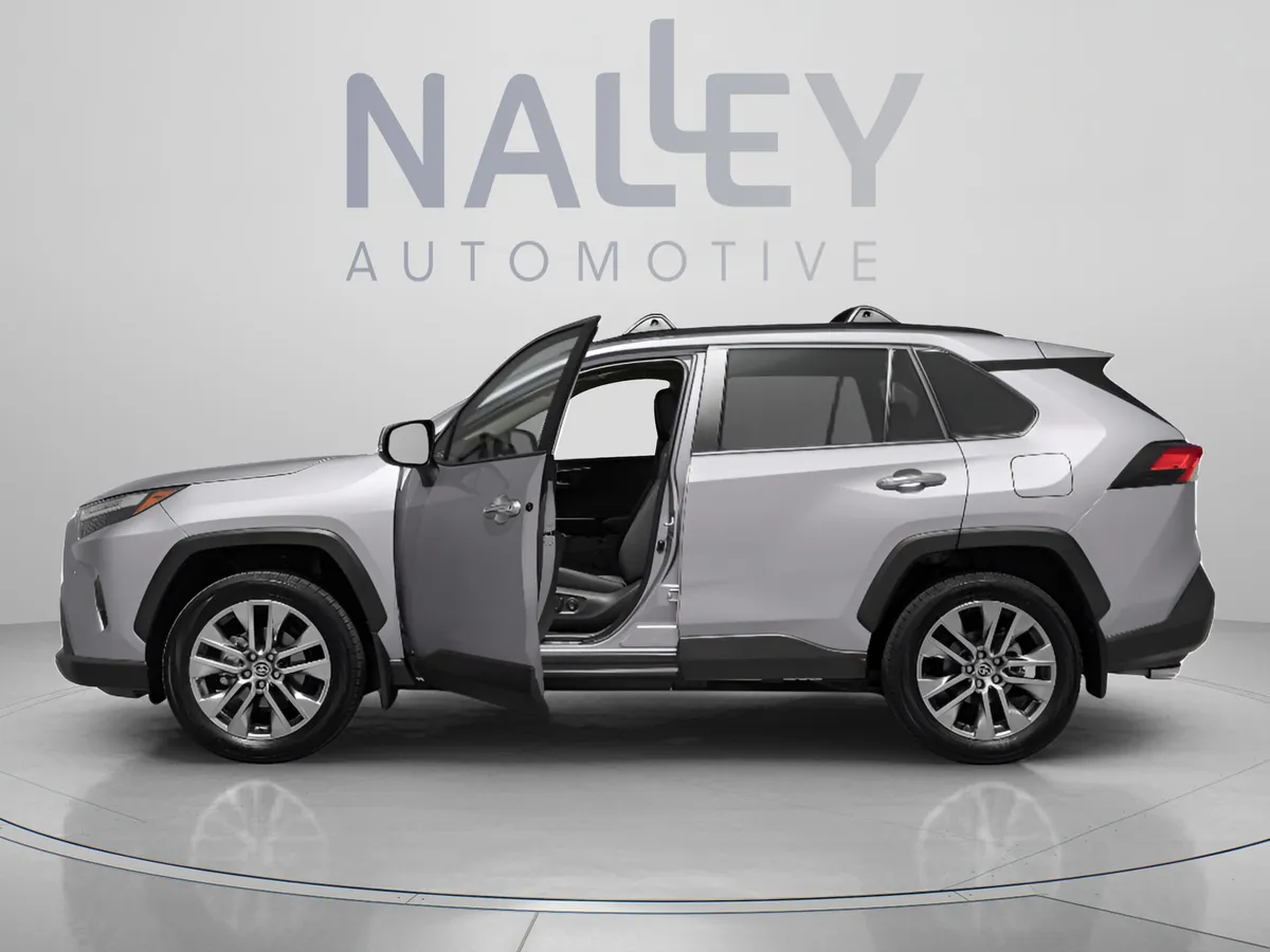 2023 Toyota RAV4 Hybrid Hybrid SE thumbnail 5