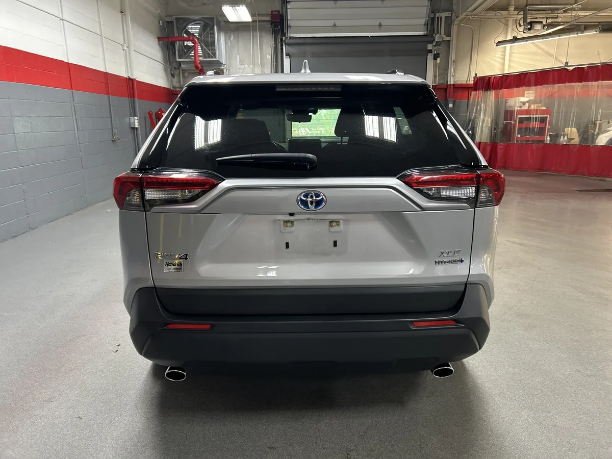 2023 Toyota RAV4 Hybrid Hybrid XLE thumbnail 10