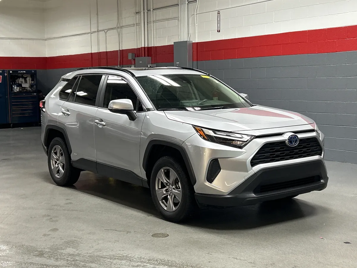 2023 Toyota RAV4 Hybrid Hybrid XLE thumbnail 2