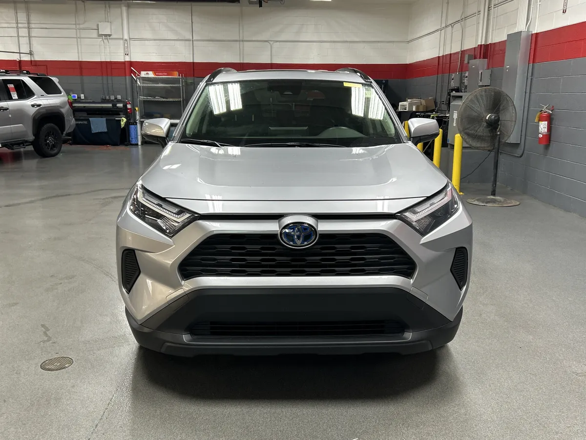 2023 Toyota RAV4 Hybrid Hybrid XLE thumbnail 3
