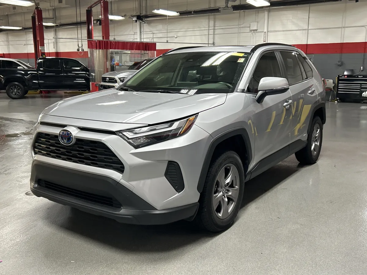 2023 Toyota RAV4 Hybrid Hybrid XLE thumbnail 5