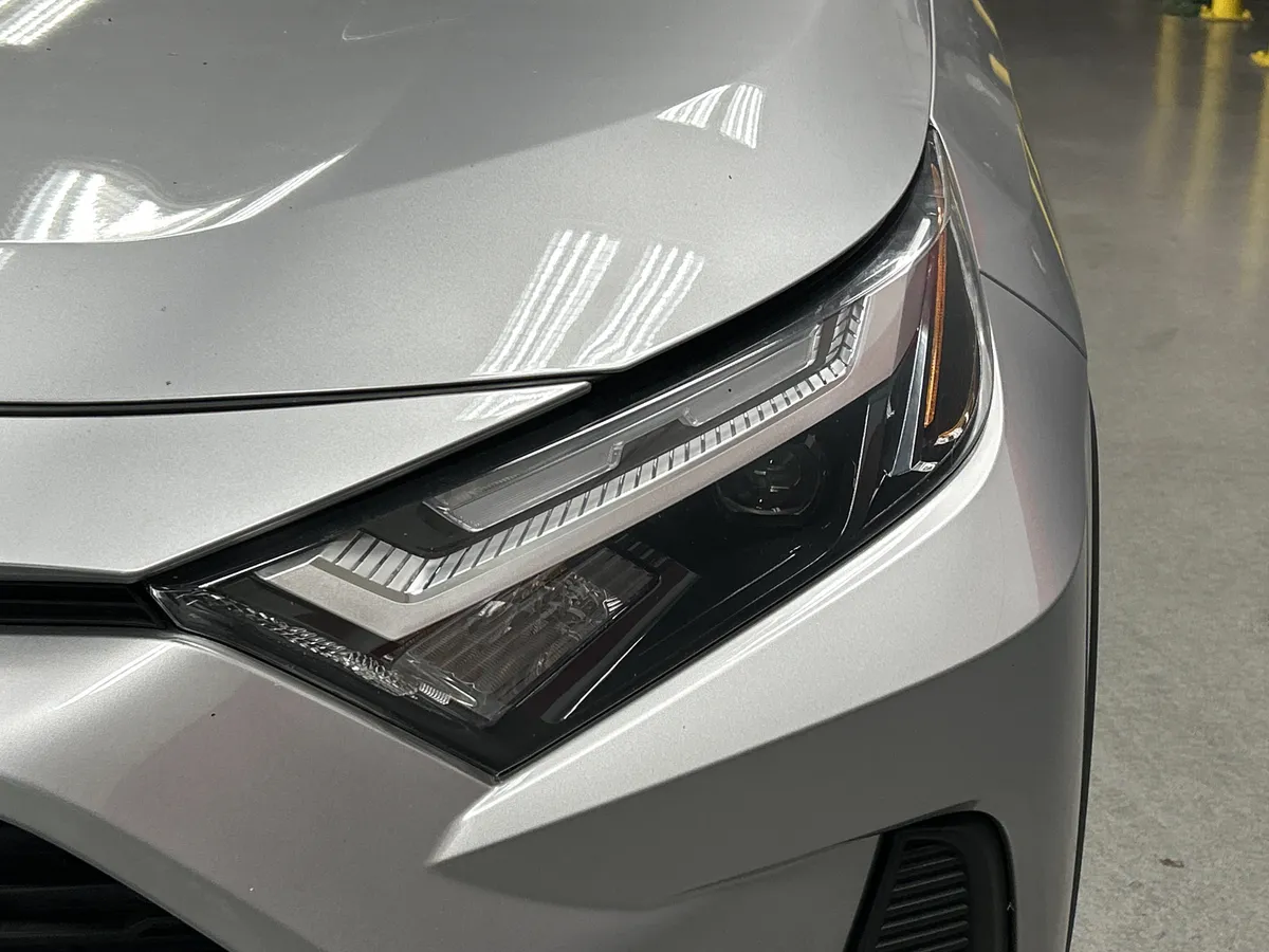 2023 Toyota RAV4 Hybrid Hybrid XLE thumbnail 6
