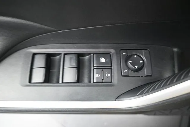 2023 Toyota RAV4 Hybrid LE thumbnail 12