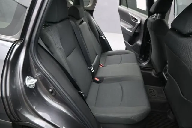 2023 Toyota RAV4 Hybrid LE thumbnail 16