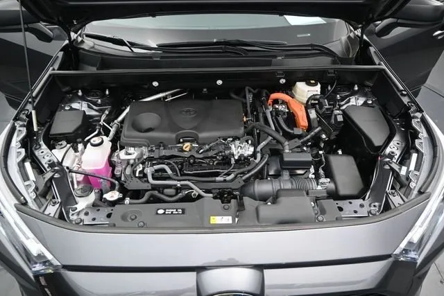 2023 Toyota RAV4 Hybrid LE thumbnail 19