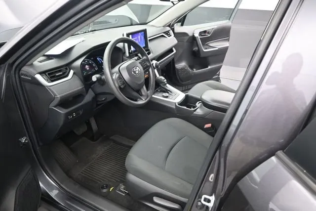 2023 Toyota RAV4 Hybrid LE thumbnail 7