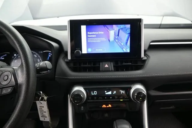 2023 Toyota RAV4 Hybrid LE thumbnail 9