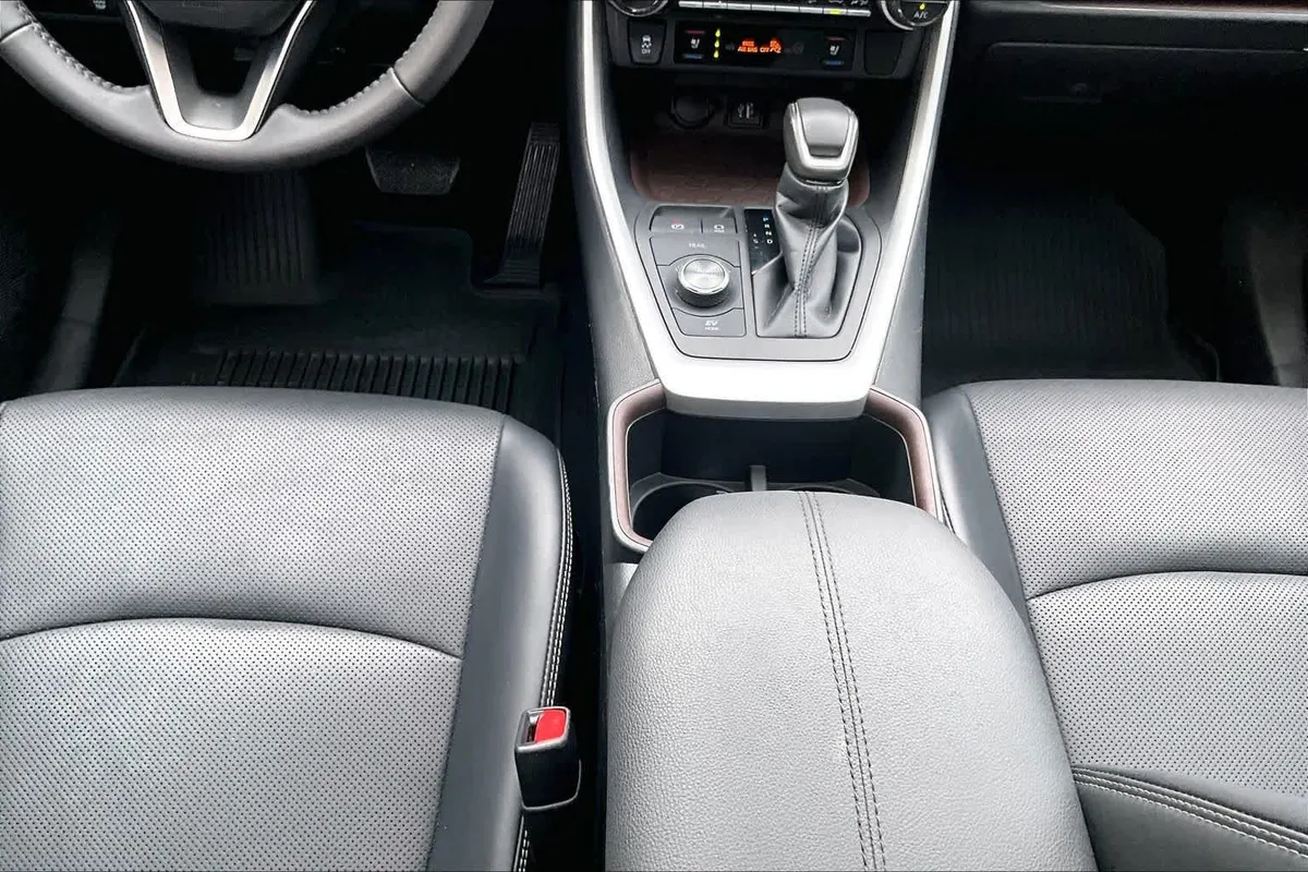 2023 Toyota RAV4 Hybrid Limited thumbnail 16