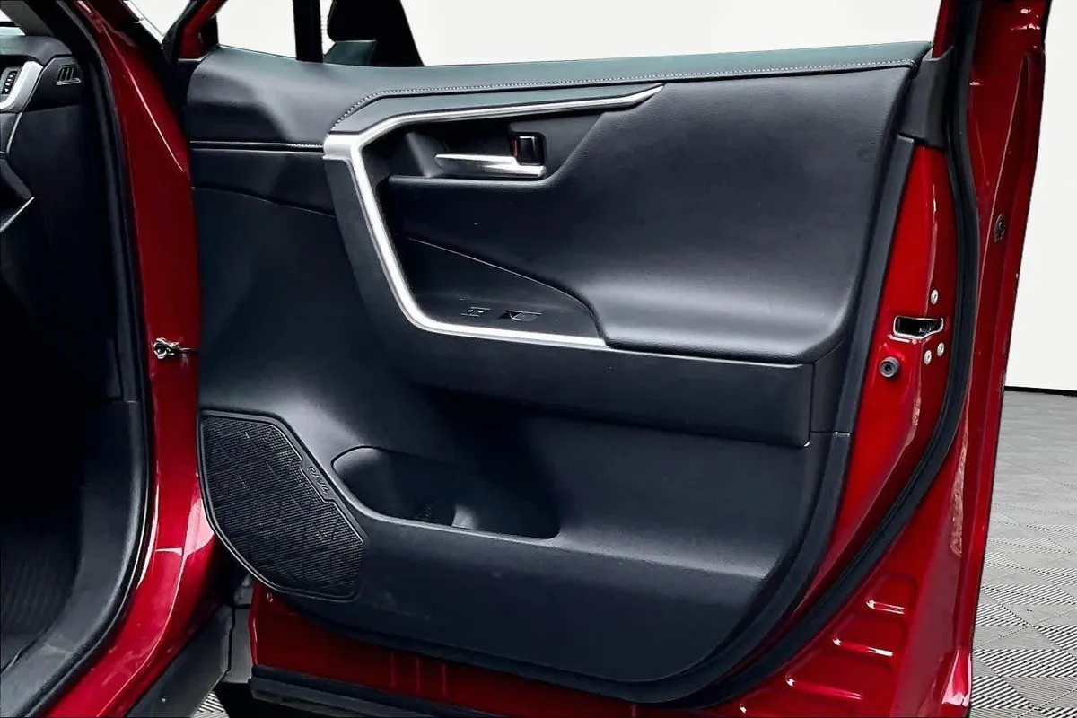 2023 Toyota RAV4 Hybrid Limited thumbnail 22