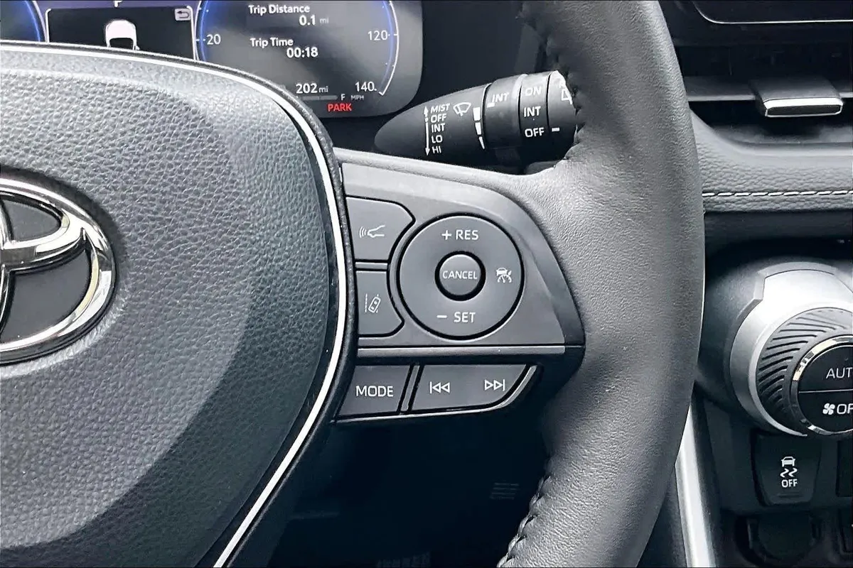 2023 Toyota RAV4 Hybrid Limited thumbnail 24