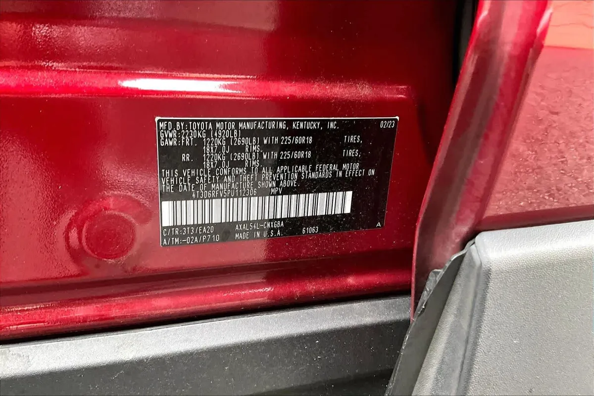 2023 Toyota RAV4 Hybrid Limited thumbnail 33