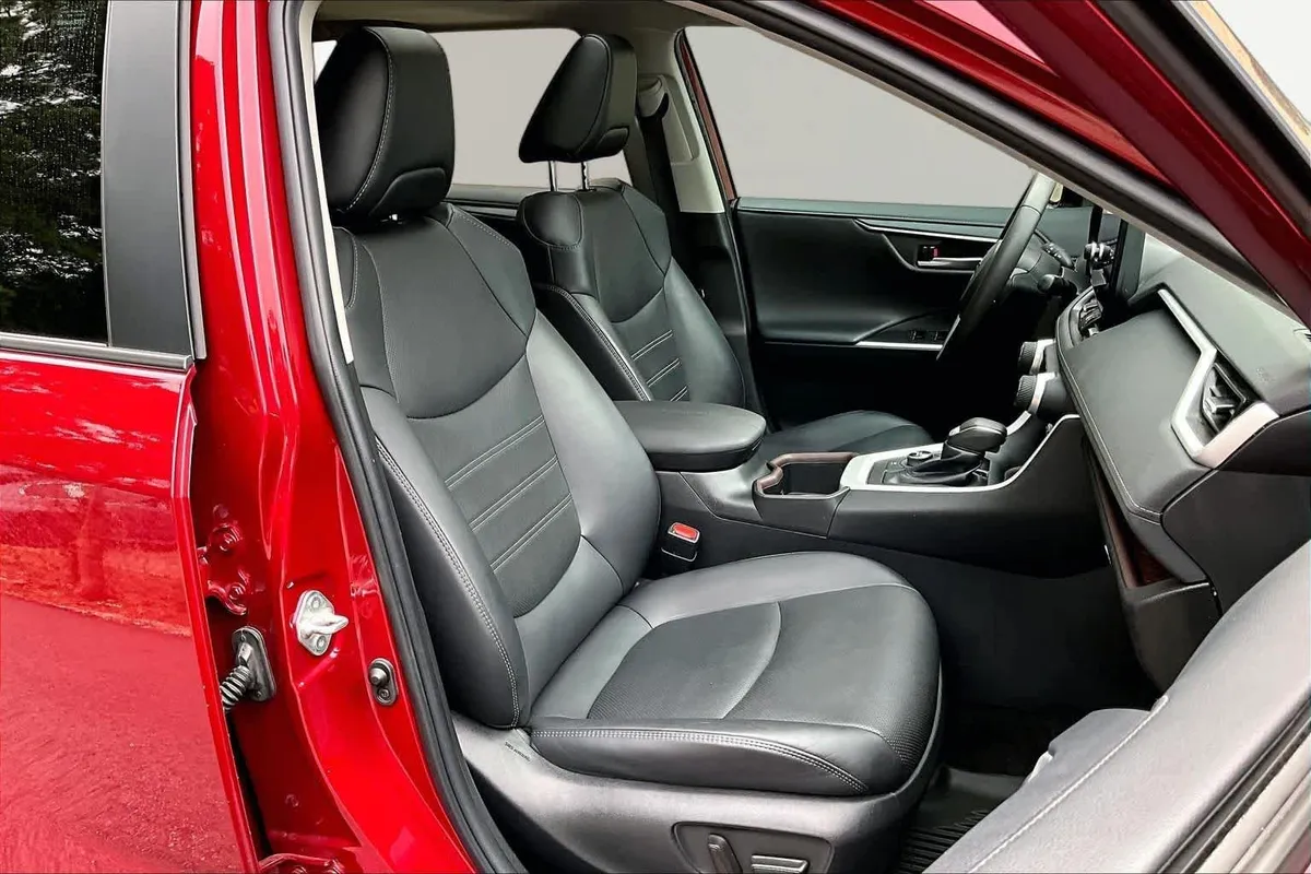 2023 Toyota RAV4 Hybrid Limited thumbnail 8
