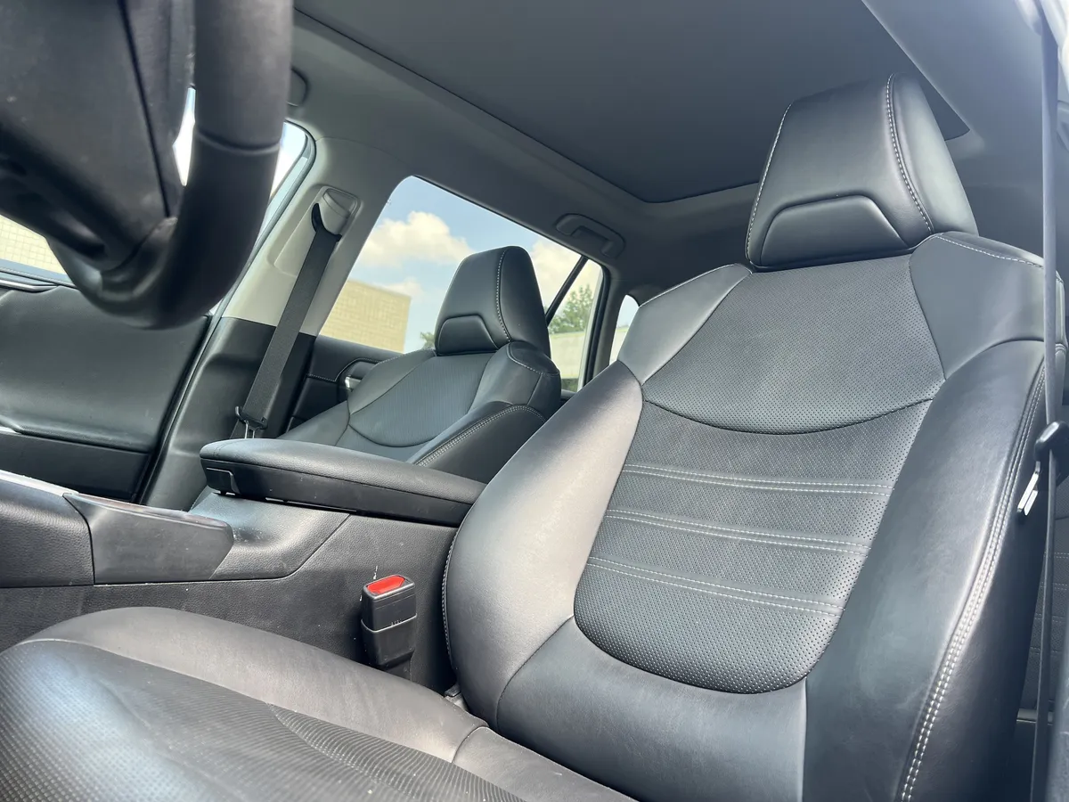 2023 Toyota RAV4 Hybrid Limited thumbnail 2