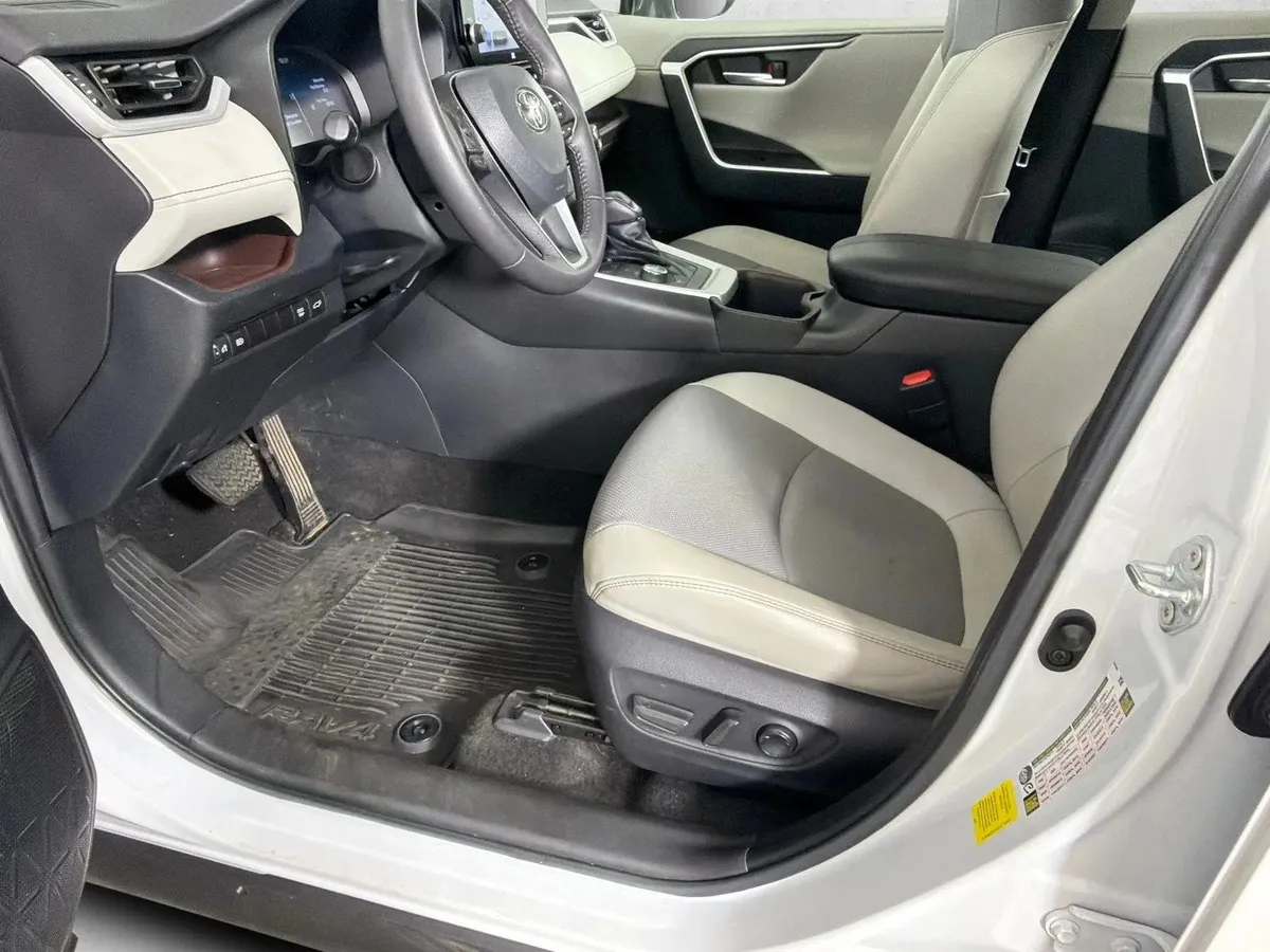 2023 Toyota RAV4 Hybrid Limited thumbnail 10