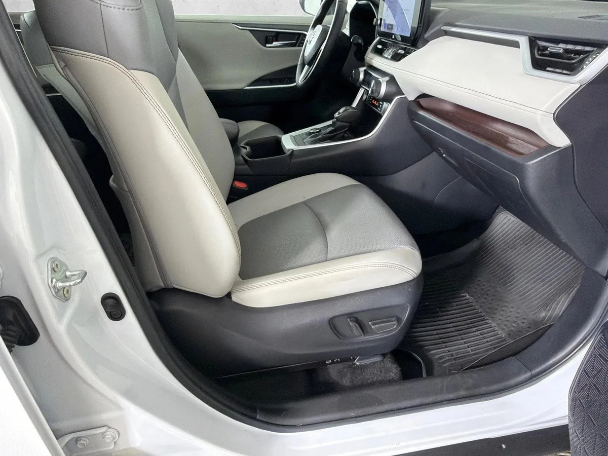 2023 Toyota RAV4 Hybrid Limited thumbnail 14