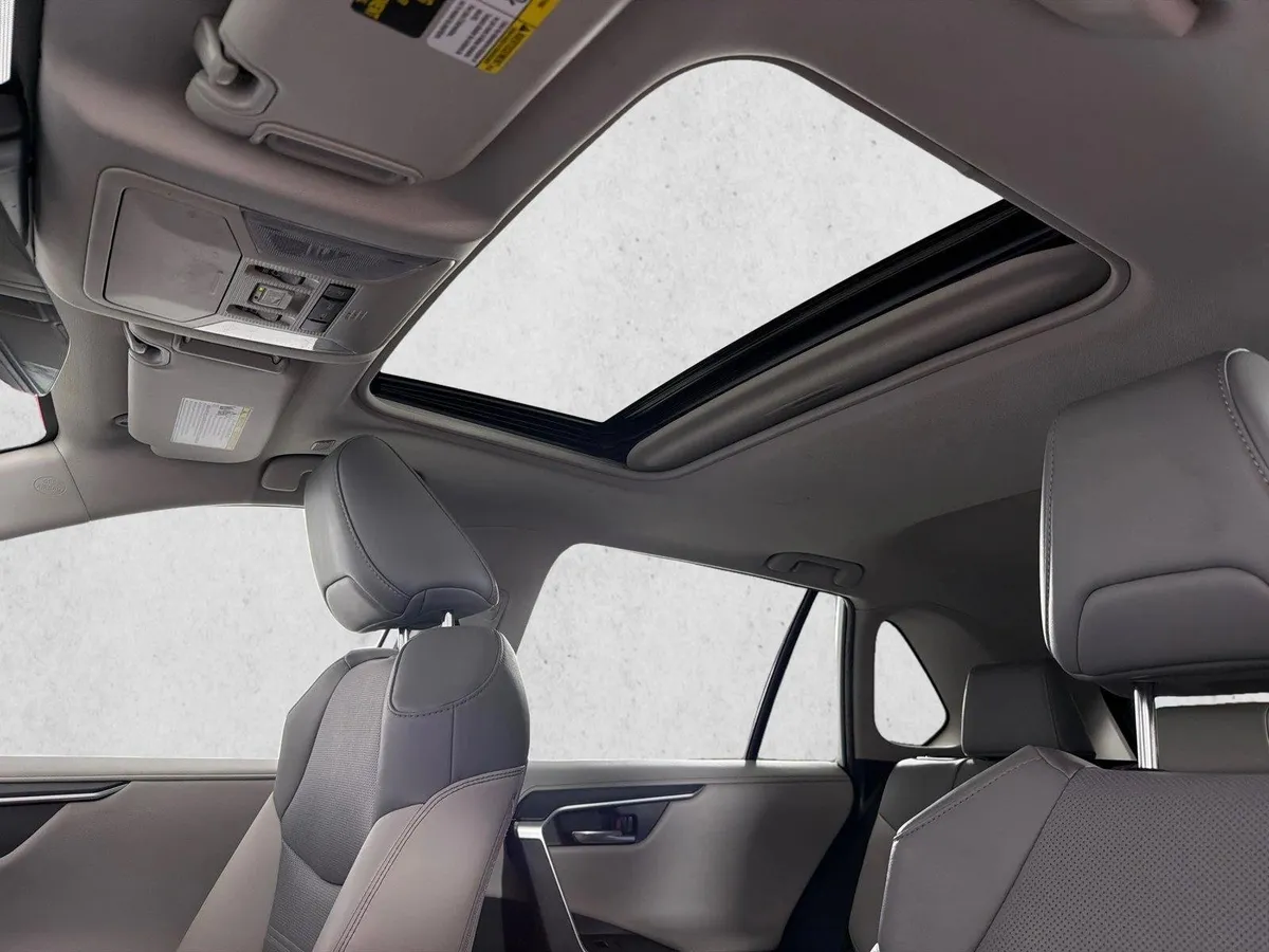 2023 Toyota RAV4 Hybrid Limited thumbnail 2