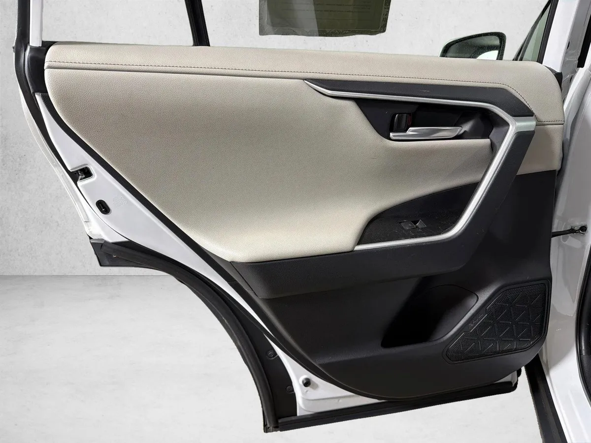 2023 Toyota RAV4 Hybrid Limited thumbnail 23