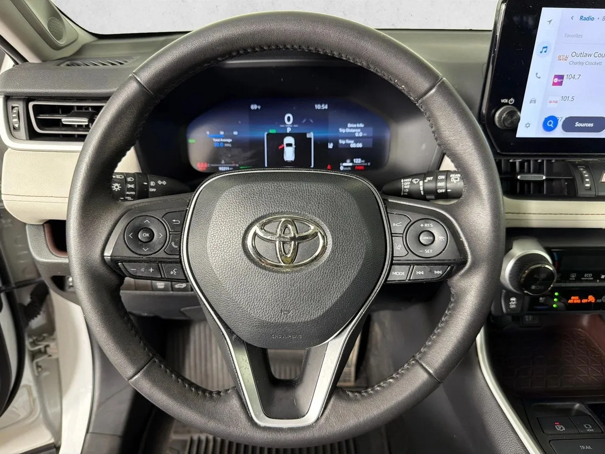 2023 Toyota RAV4 Hybrid Limited thumbnail 25