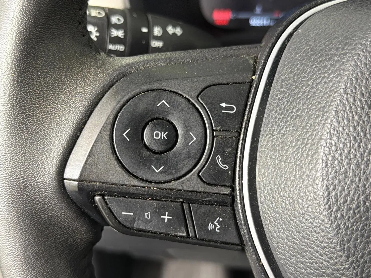 2023 Toyota RAV4 Hybrid Limited thumbnail 26