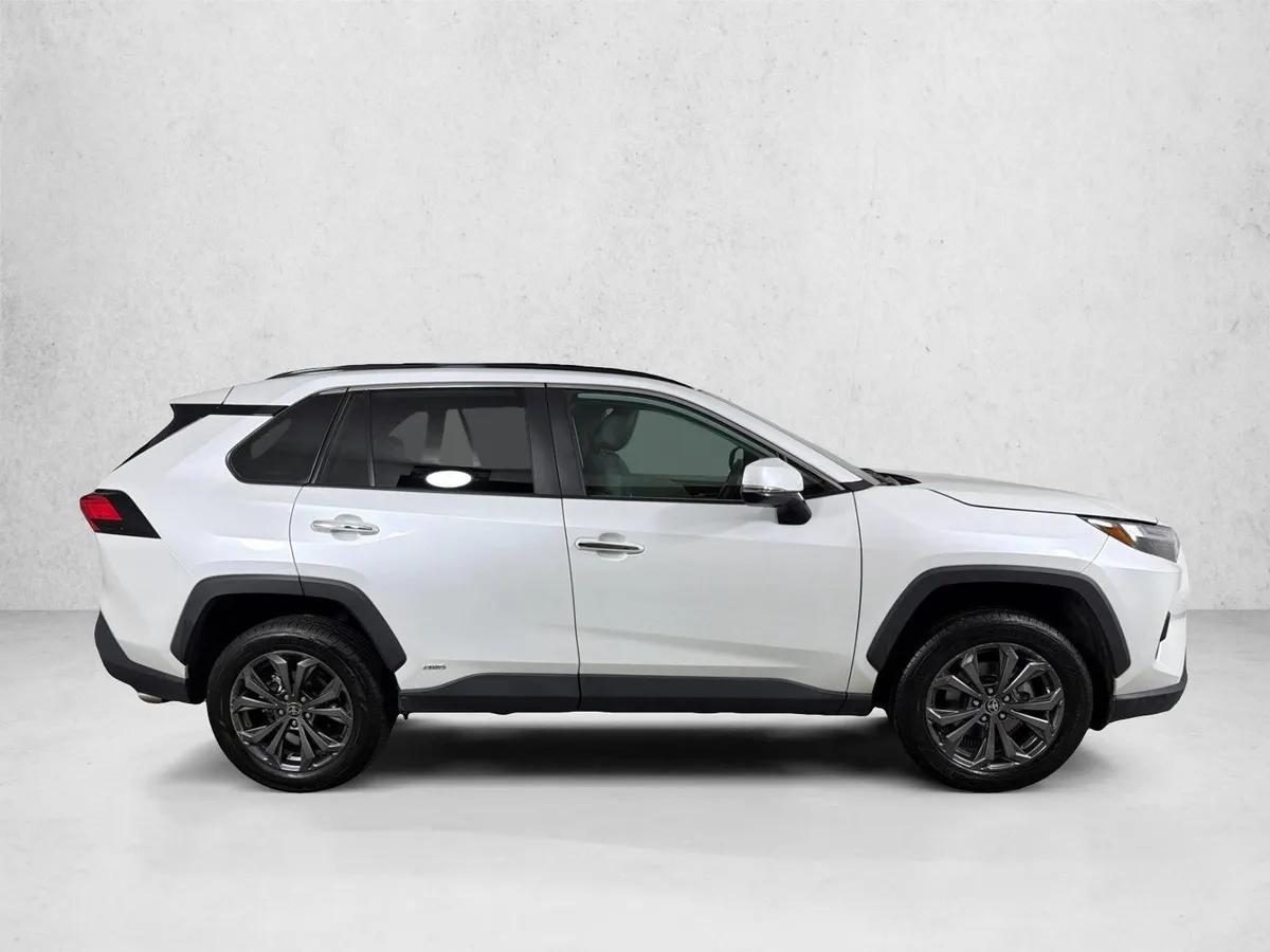 2023 Toyota RAV4 Hybrid Limited thumbnail 3