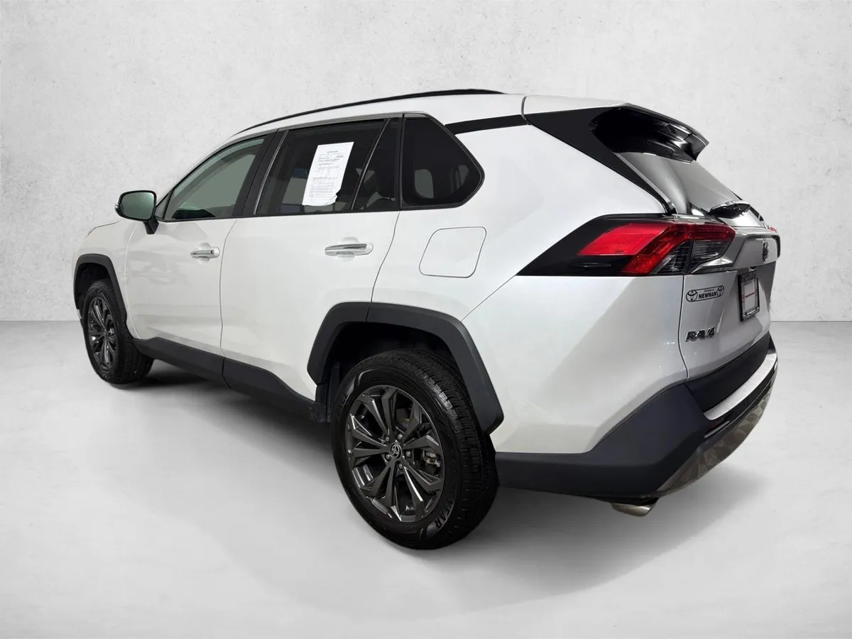 2023 Toyota RAV4 Hybrid Limited thumbnail 6